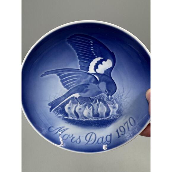 Vintage 1970 Royal Copenhagen Mother’s Day Plate 6” - Picture 3 of 5